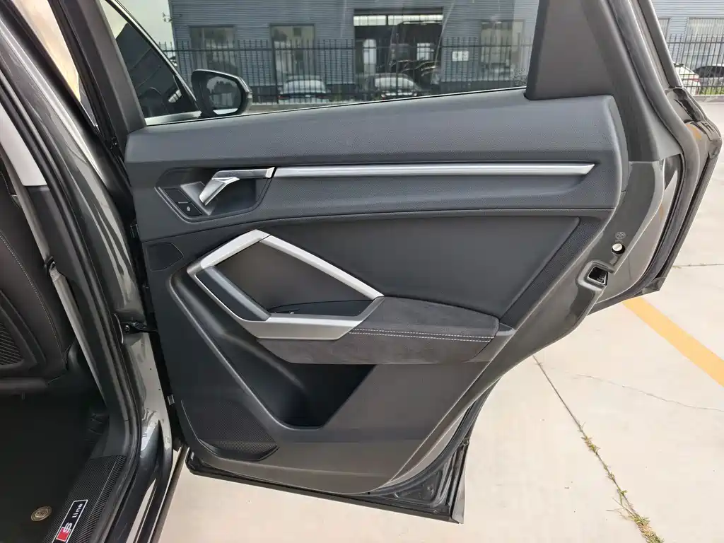 Audi Q3 — миниатюра 13