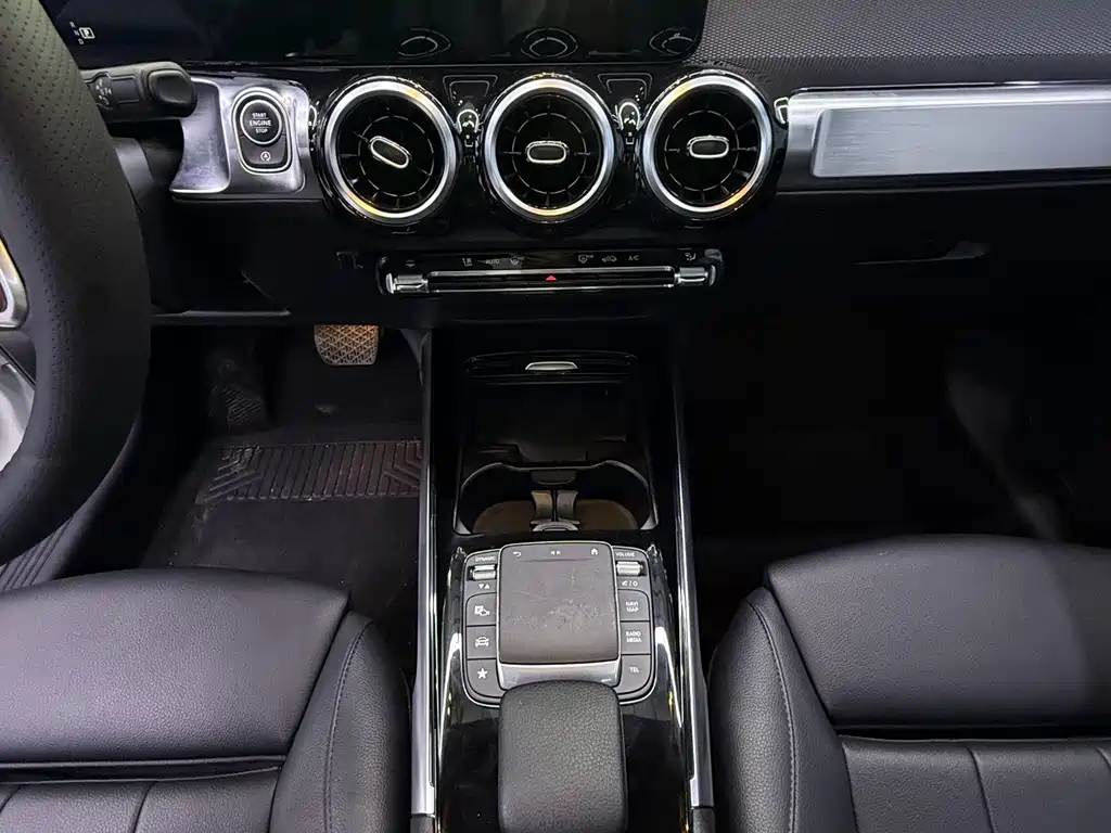 Mercedes-Benz GLB — миниатюра 10