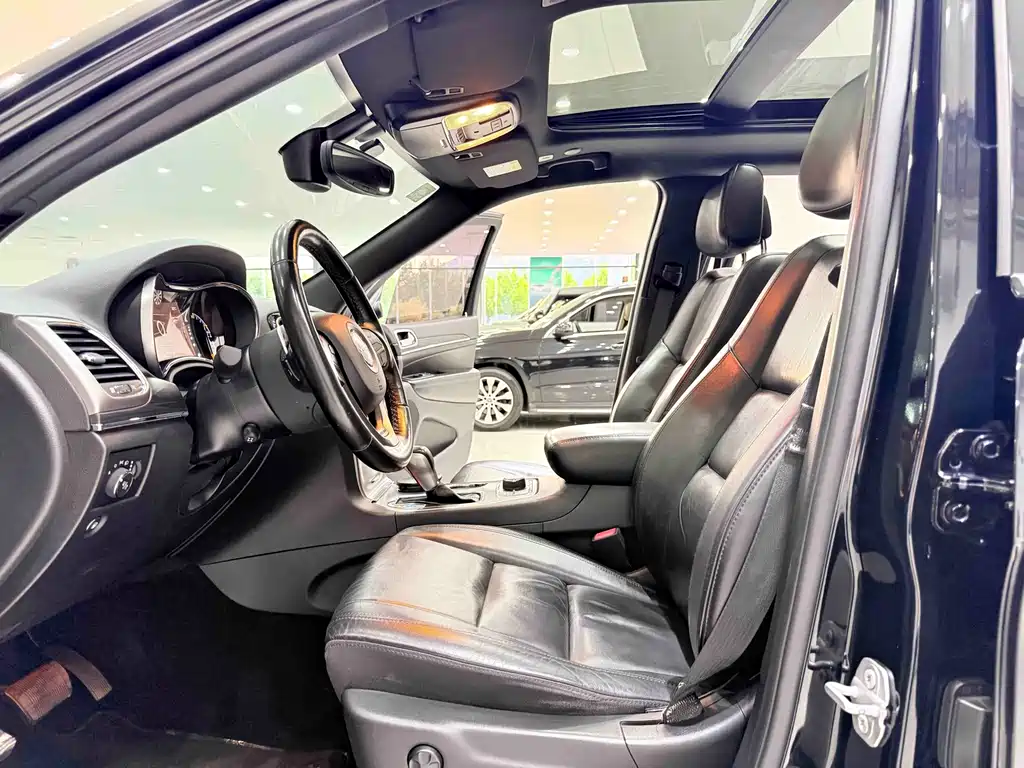 Jeep Grand Cherokee (Import) — миниатюра 7