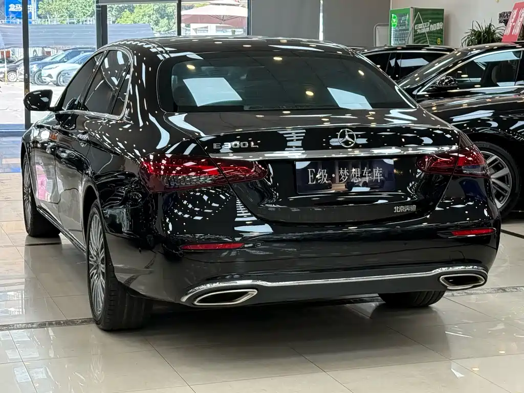 Mercedes-Benz E-Class — миниатюра 6