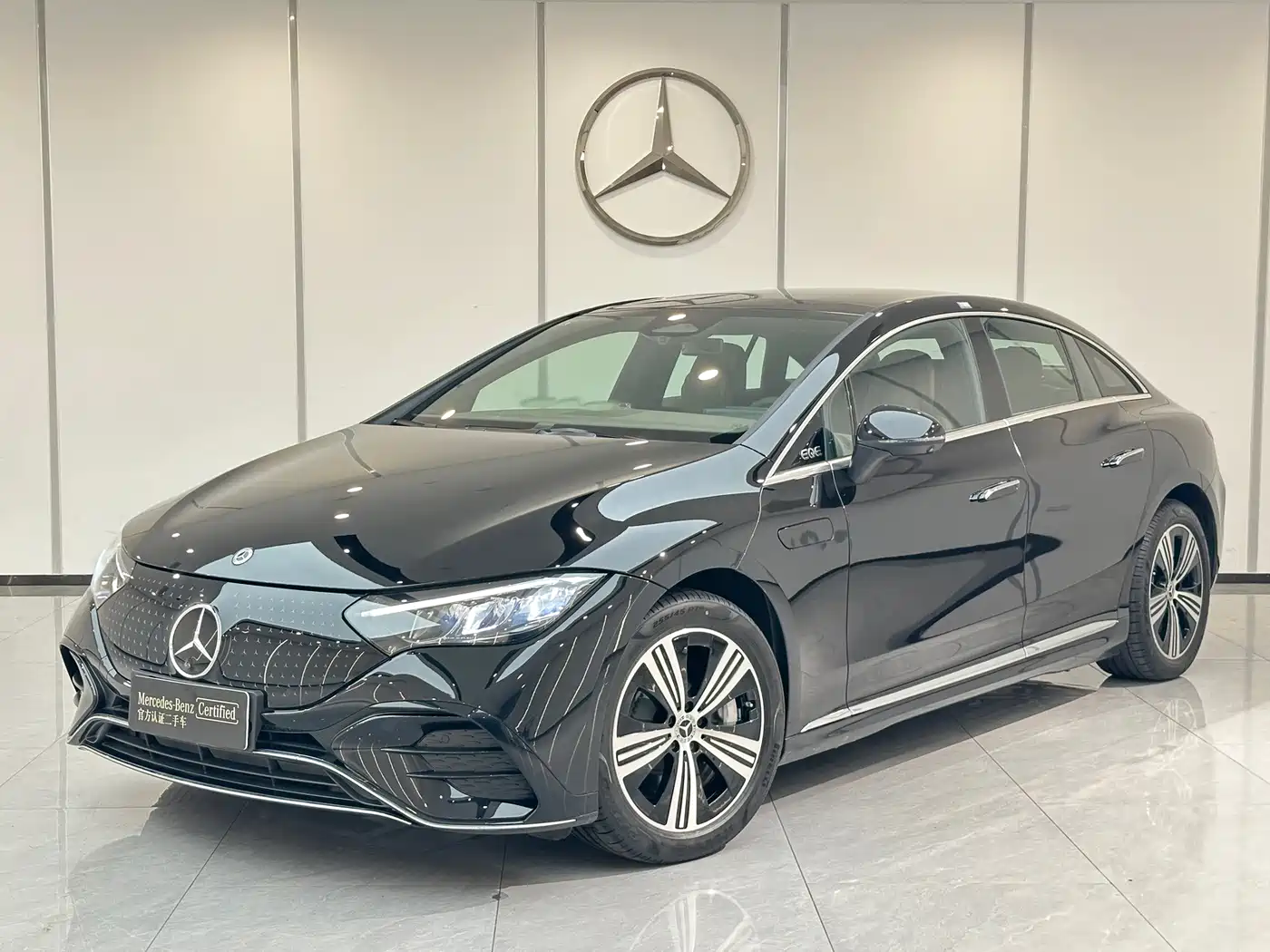 奔驰EQE 2025款 500 4MATIC 先锋版 2025