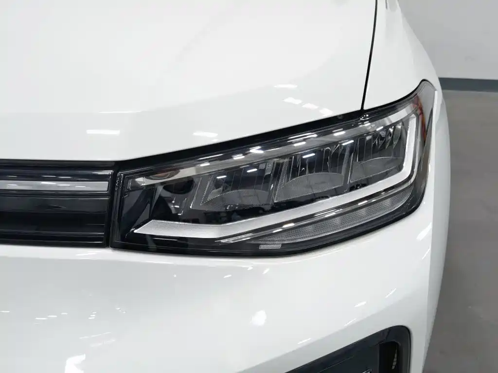 Volkswagen Tharu — миниатюра 7