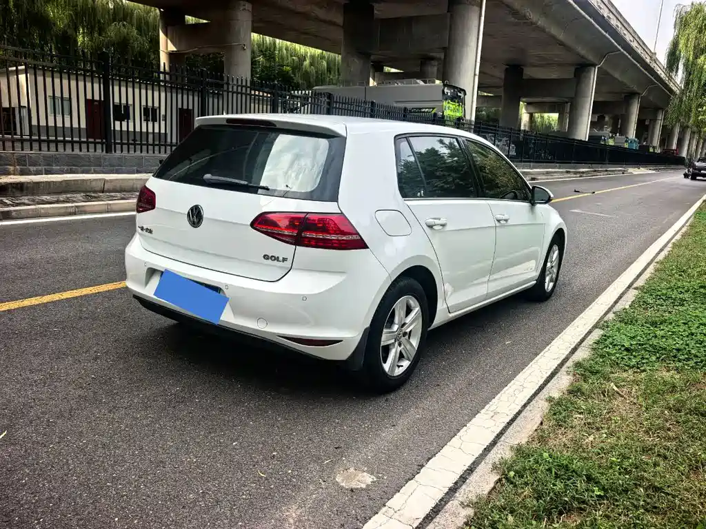 Volkswagen Golf — миниатюра 4