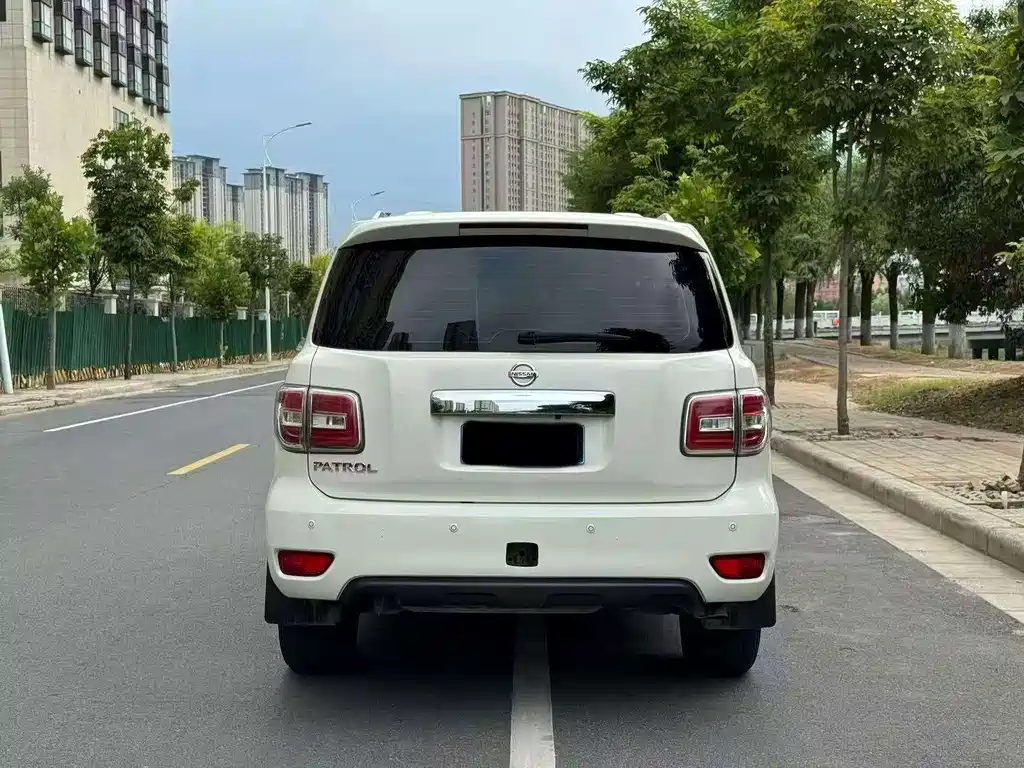 Nissan Patrol — миниатюра 8