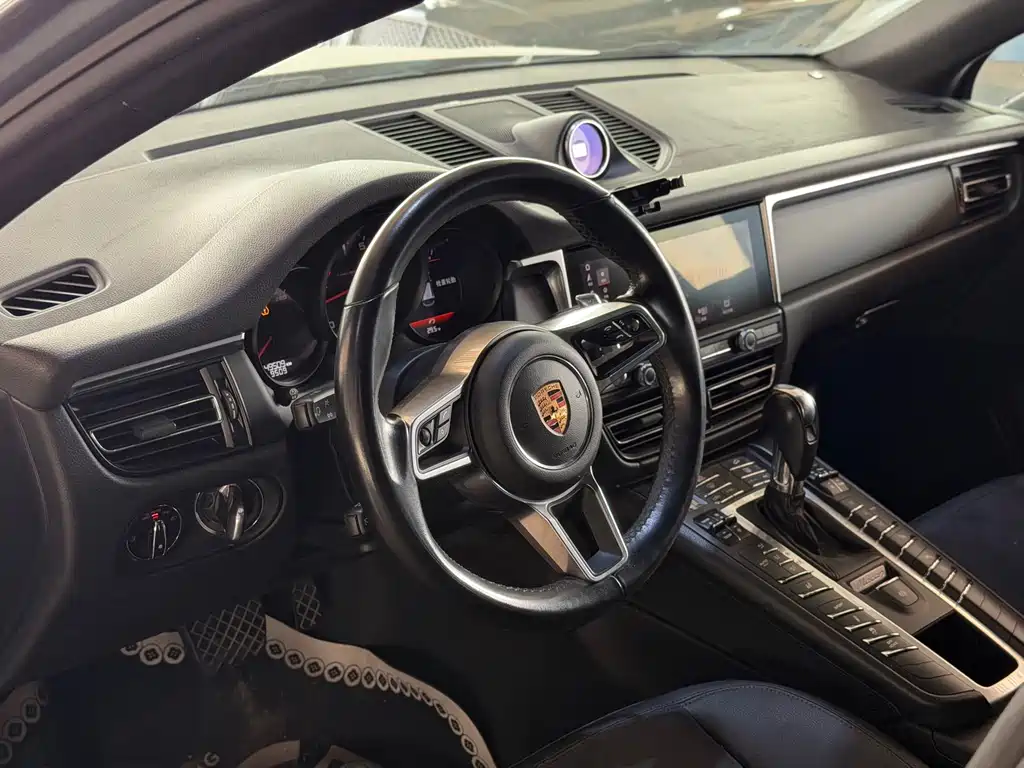 Porsche Macan — миниатюра 7