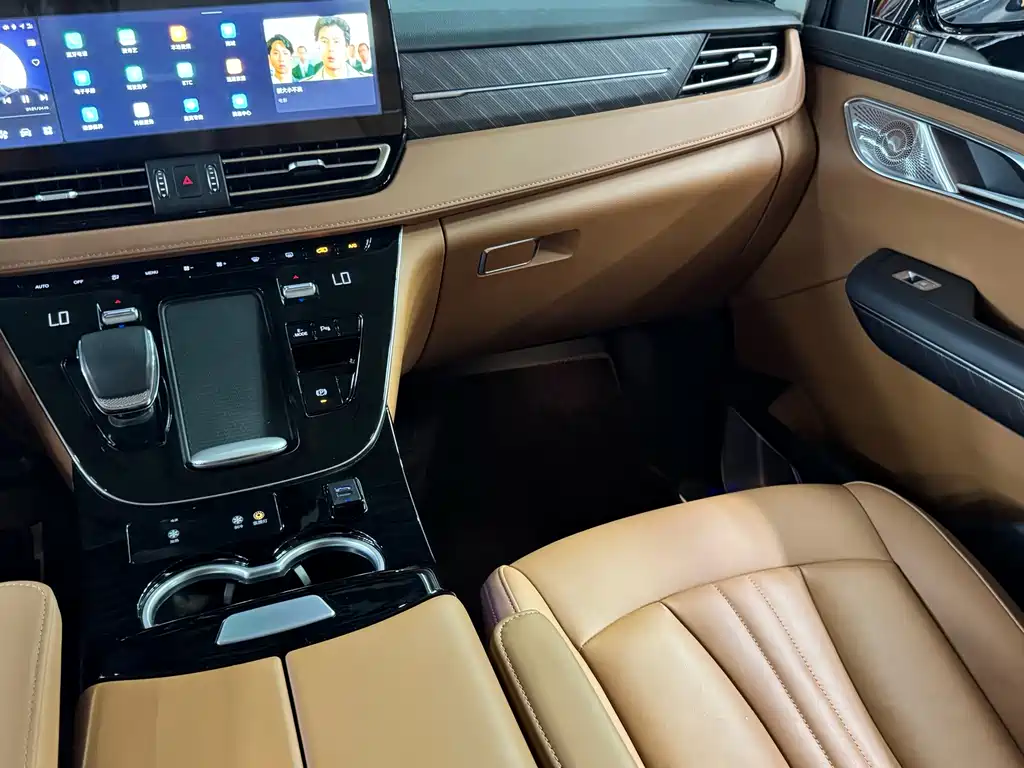 Hongqi Hongqi HQ9 PHEV — миниатюра 12