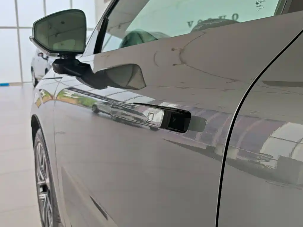 Volvo XC70 PHEV — миниатюра 9