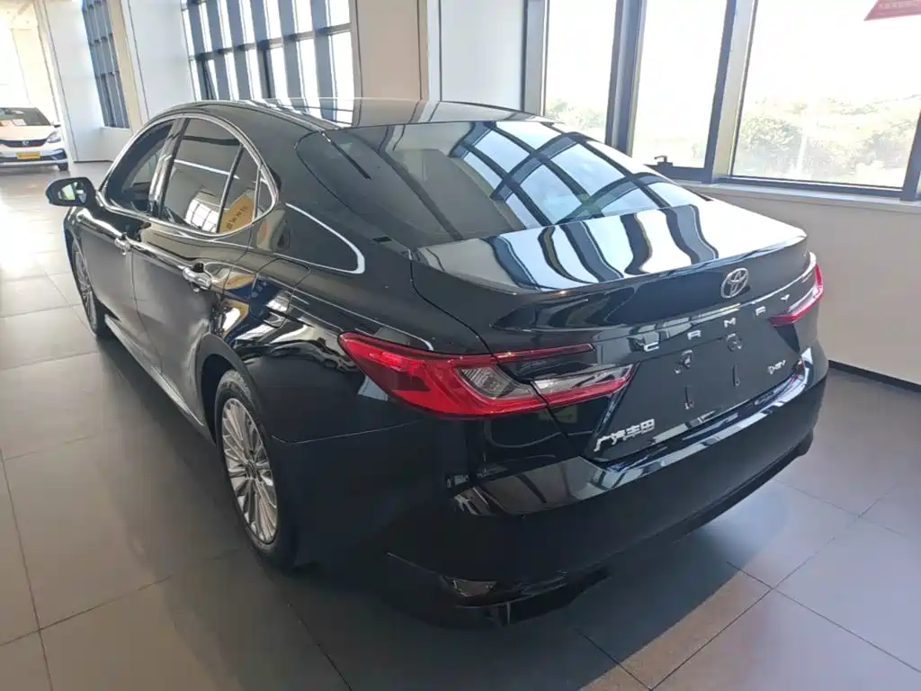 Toyota Camry — миниатюра 23