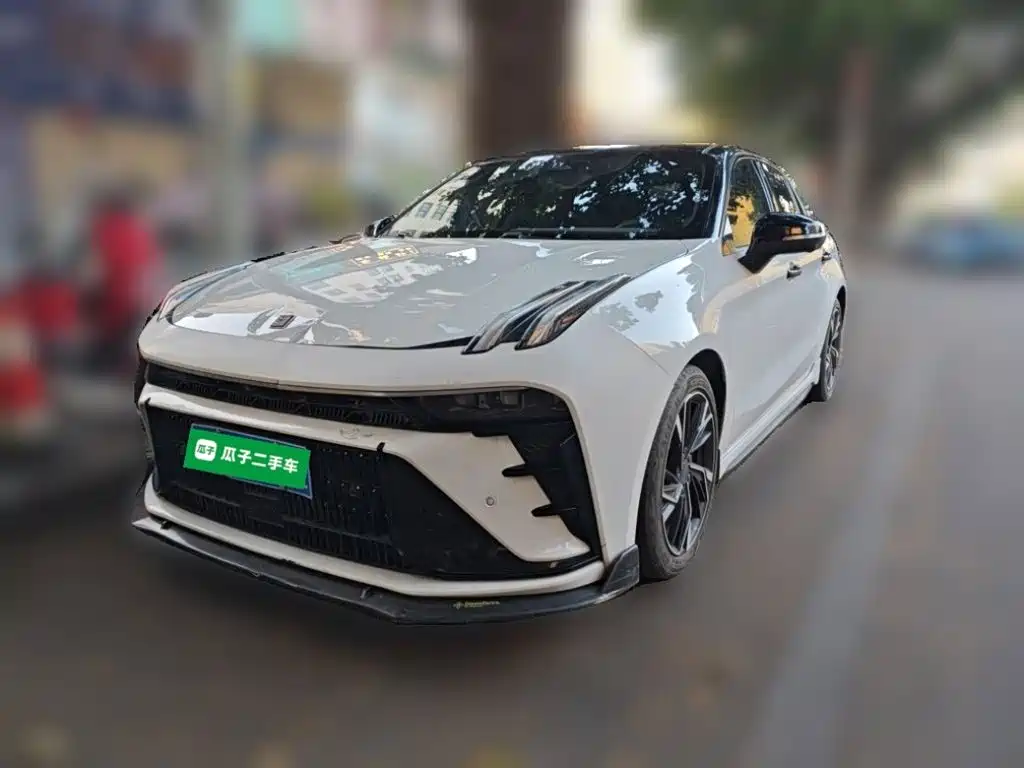 Lynk & Co 03