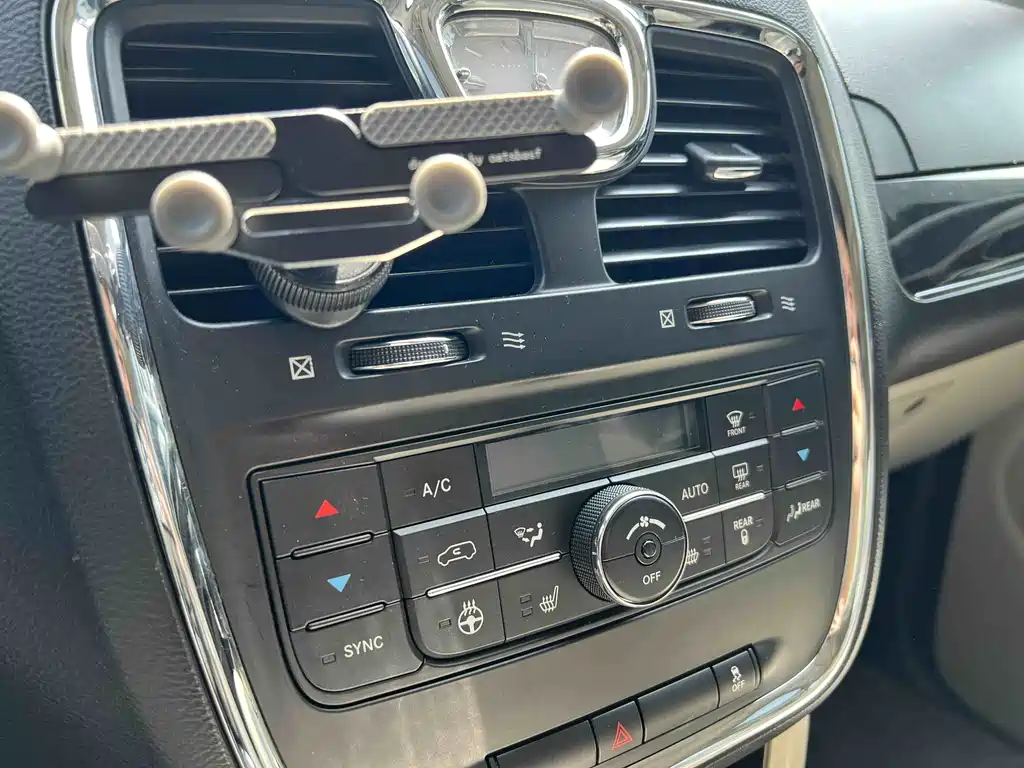 Chrysler Grand Voyager (Import) 3.6L Comfort Edition, фото 8