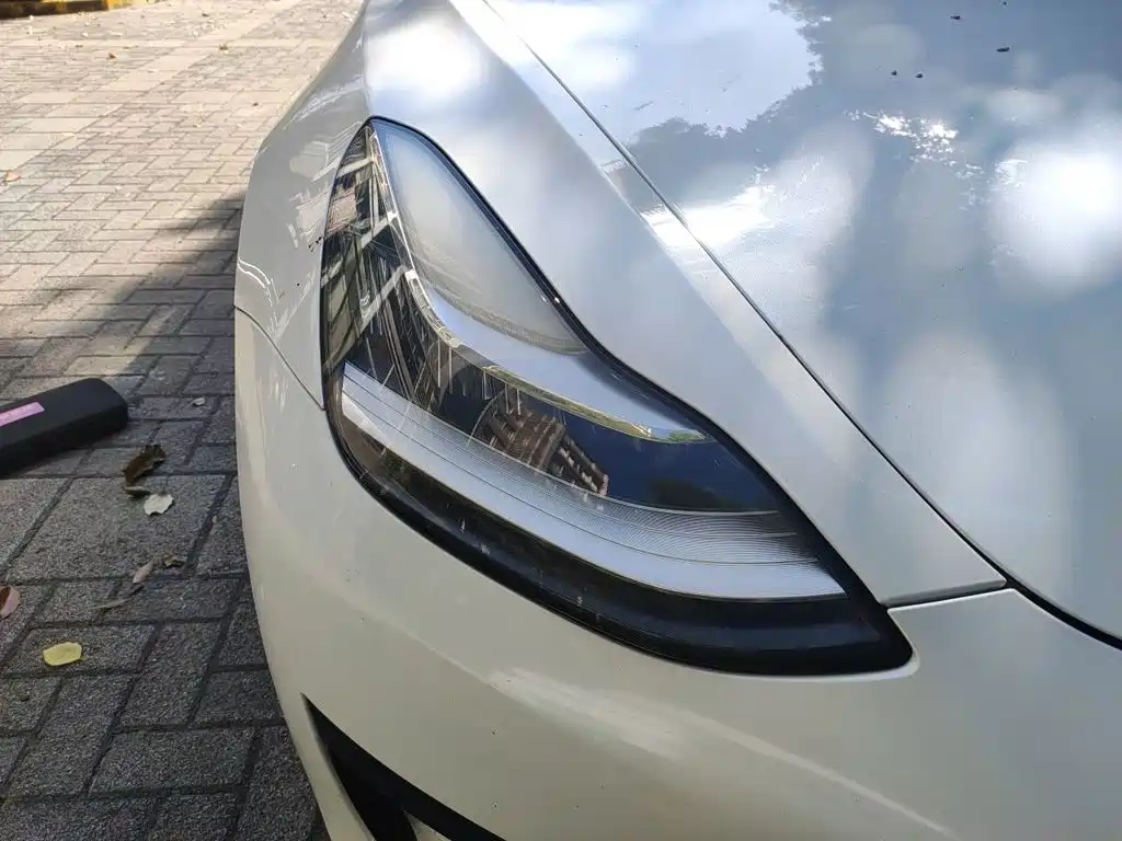 Tesla Model 3 — миниатюра 7