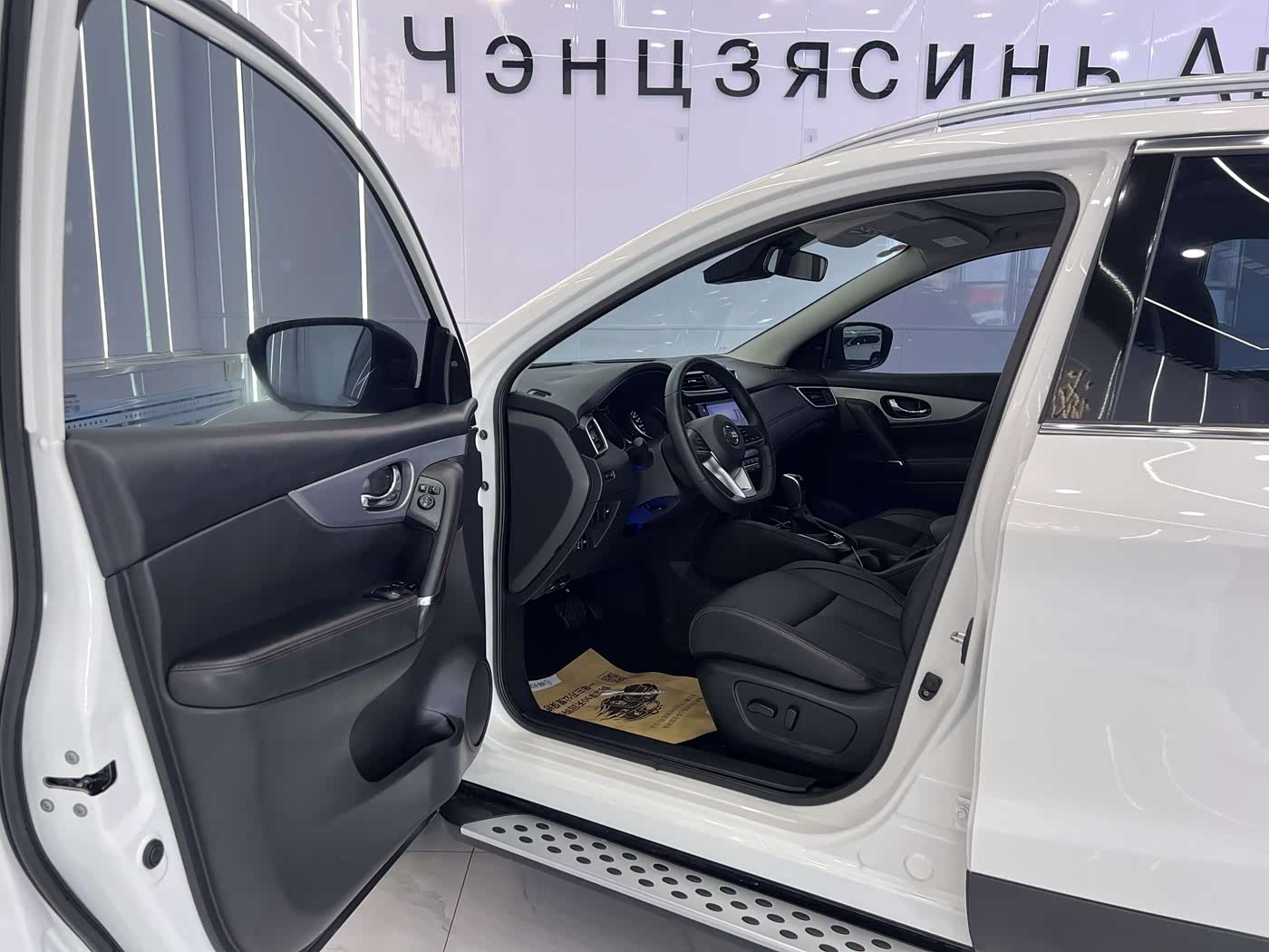 Nissan Qashqai 2.0 л 2022 г. Белый, пробег 16000 км