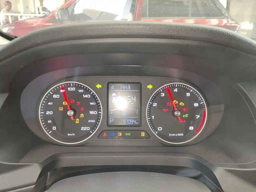 Roewe 360 — миниатюра 12