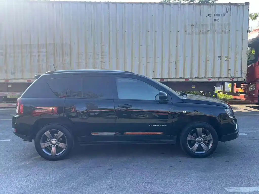 Jeep Compass (Import) — миниатюра 8
