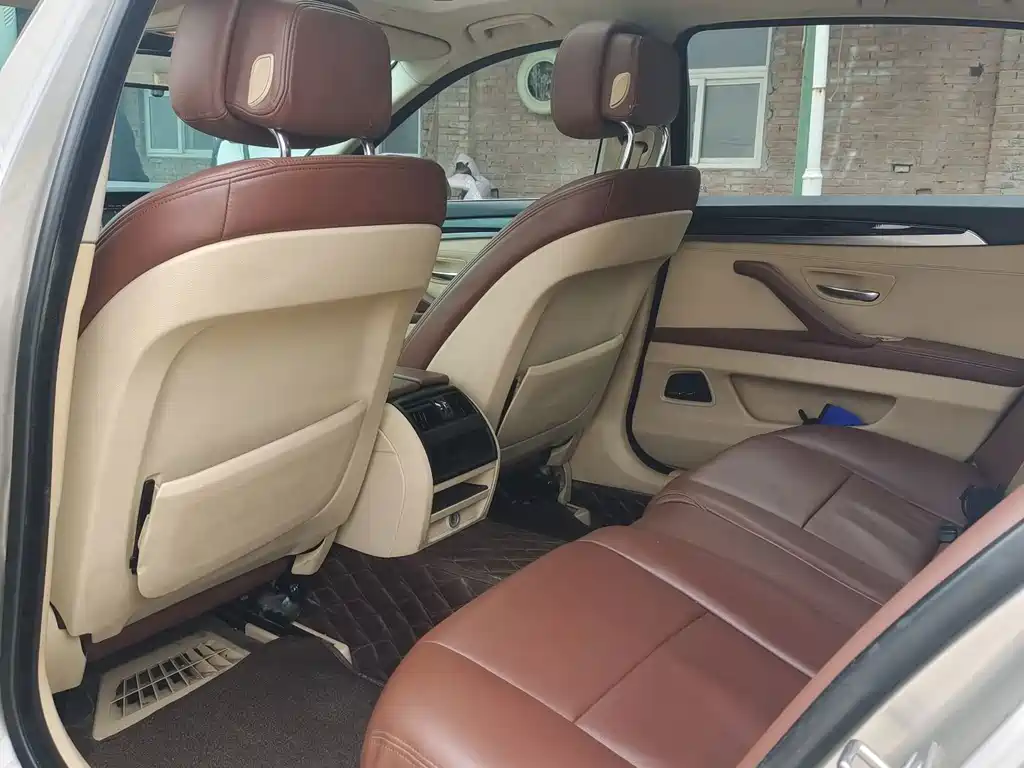 BMW 5 Series — миниатюра 6