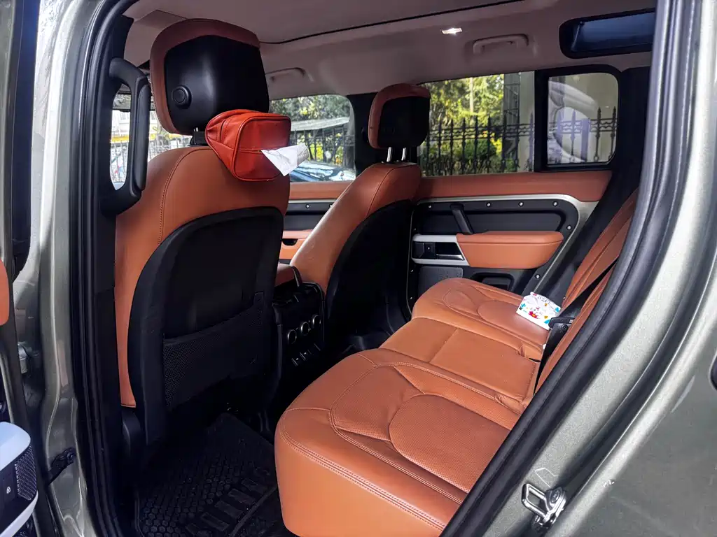Land Rover Defender — миниатюра 5