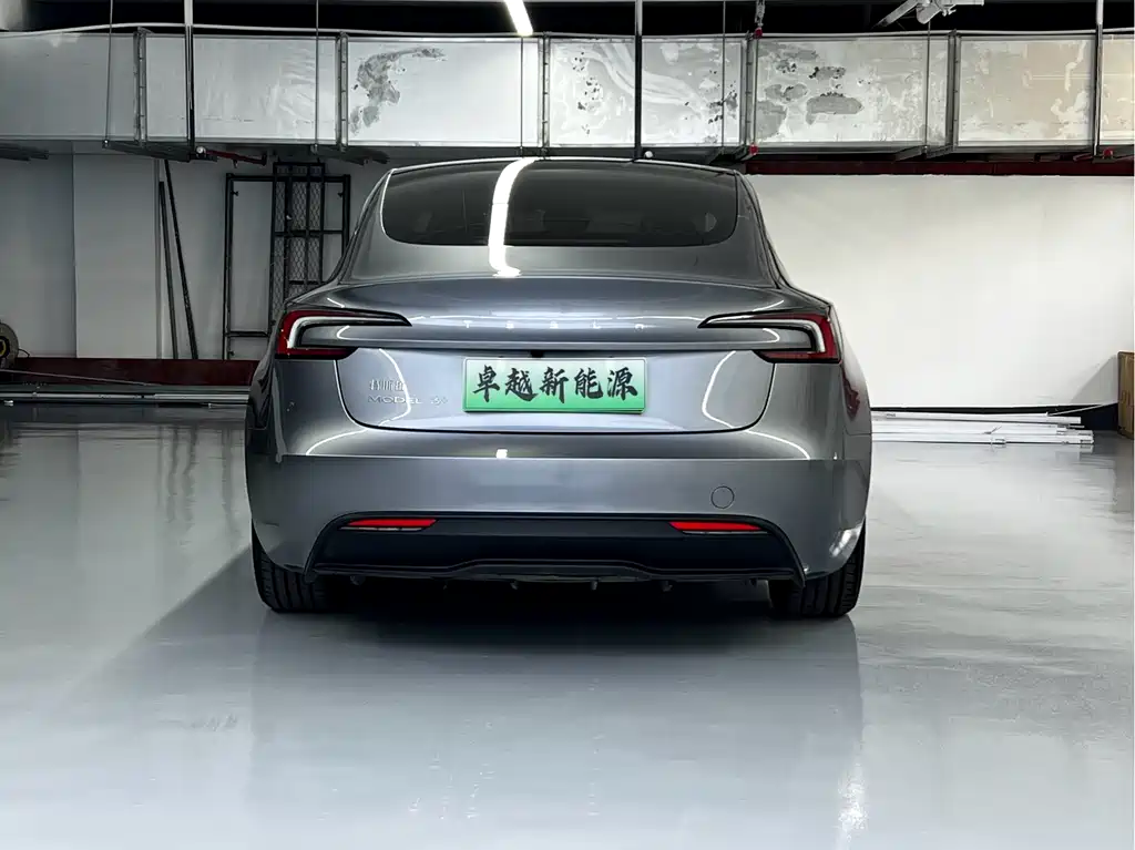 Tesla Model 3 — миниатюра 12