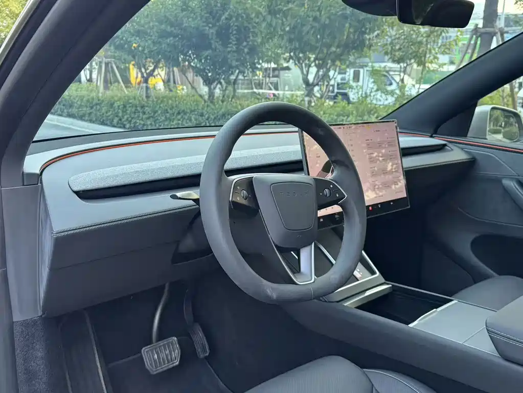 Tesla Model Y L — миниатюра 14