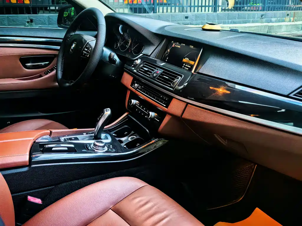 BMW 5 Series — миниатюра 8