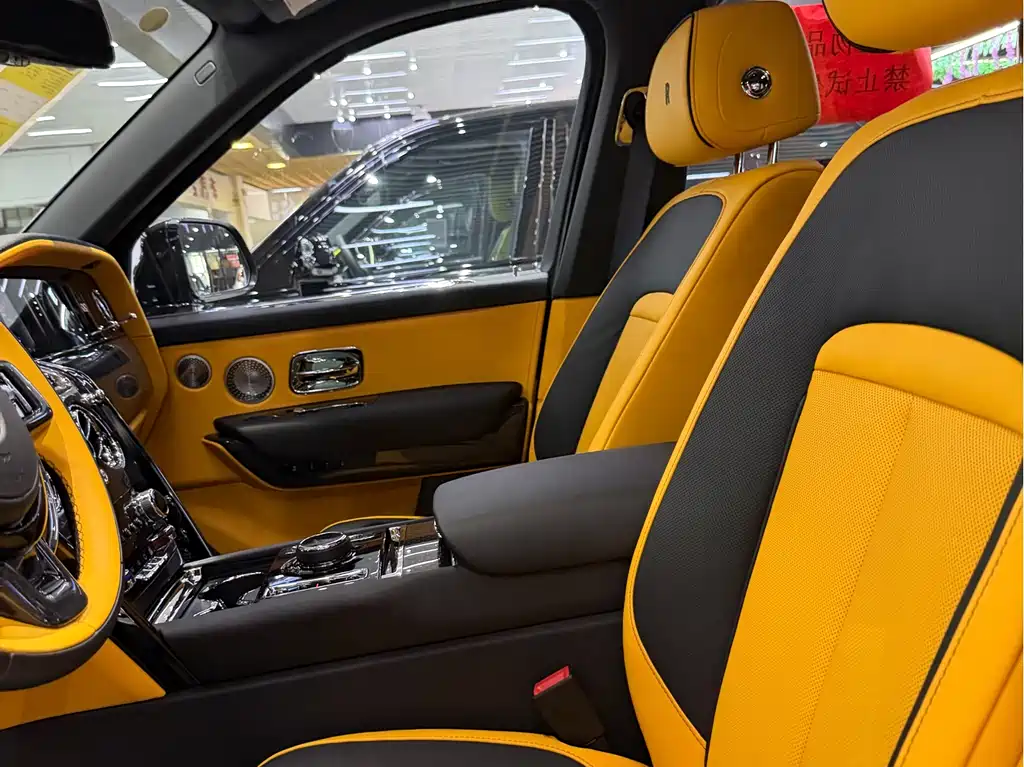 Rolls-Royce Cullinan 2025 Black Badge