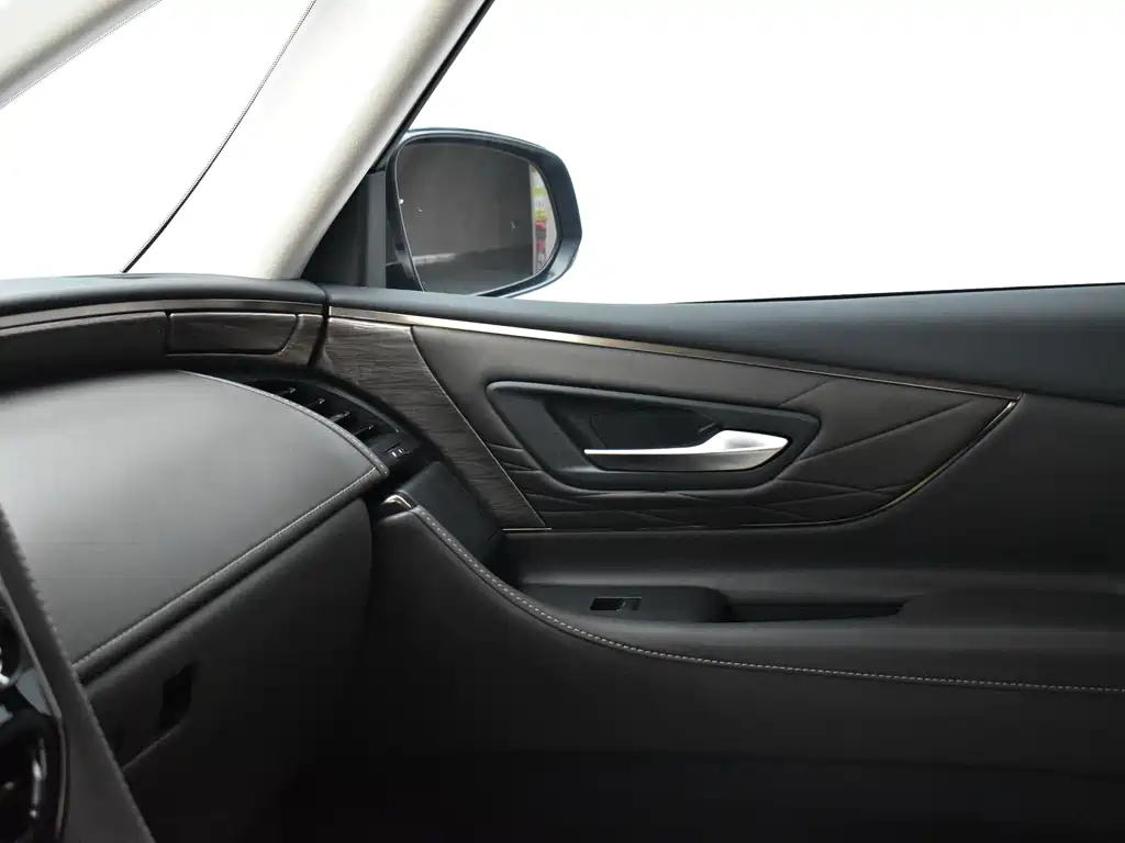 Toyota Alphard — миниатюра 13