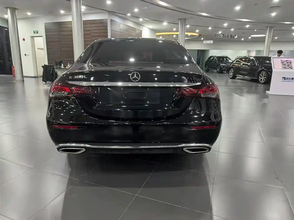 Mercedes-Benz E-Class — миниатюра 4