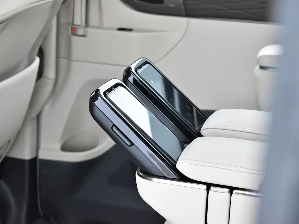 Toyota Alphard — миниатюра 24