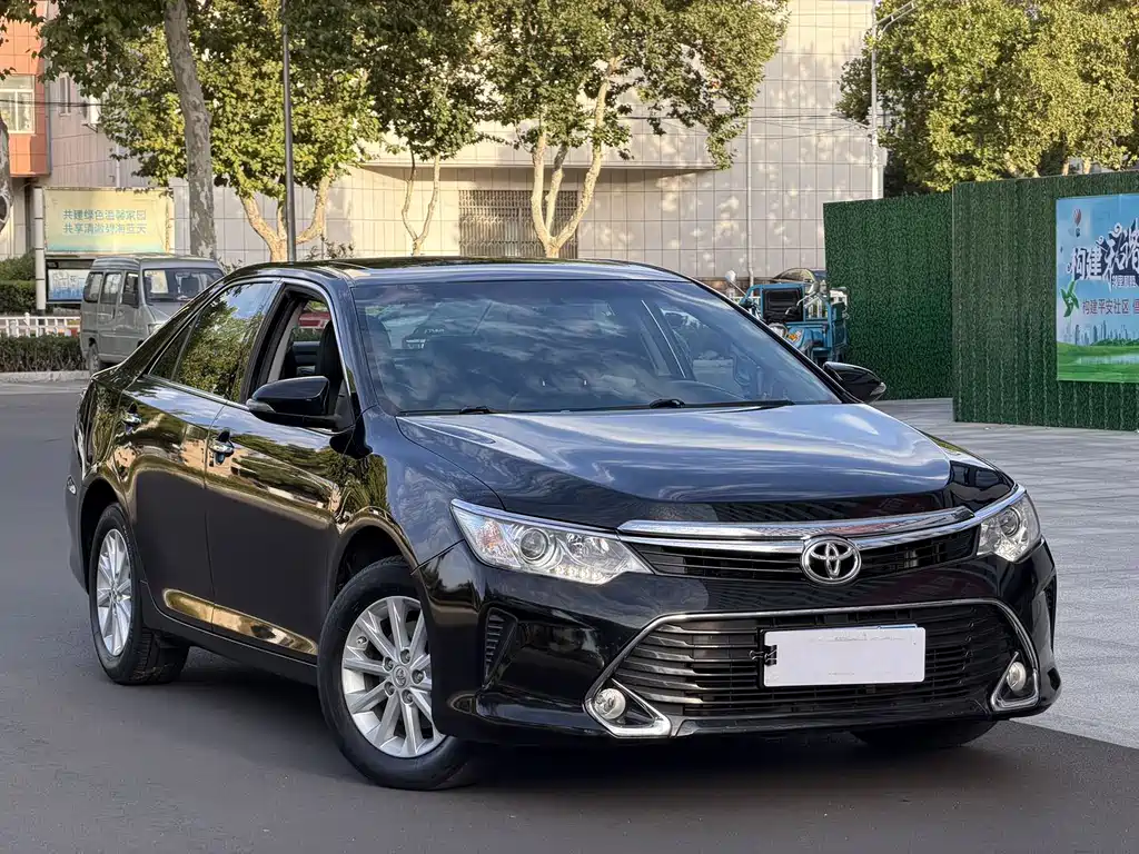 Toyota Camry — миниатюра 3