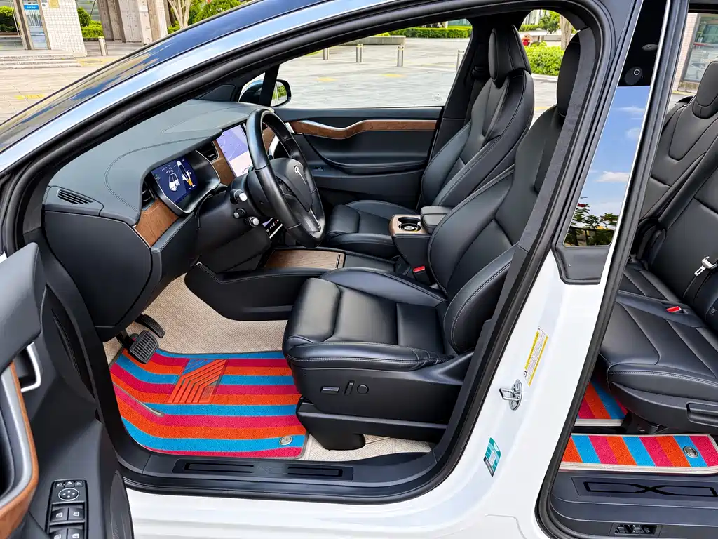 Tesla Model X — миниатюра 23