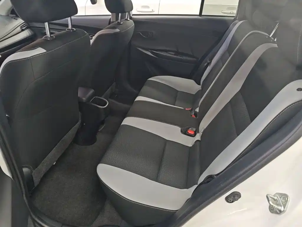 Toyota Yaris L — миниатюра 17