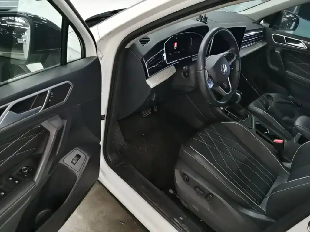 Volkswagen Tiguan L — миниатюра 16