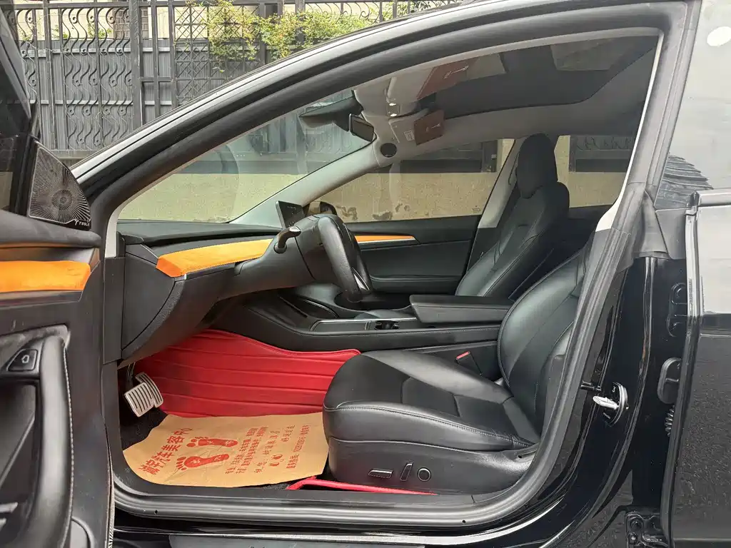 Tesla Model 3 — миниатюра 5