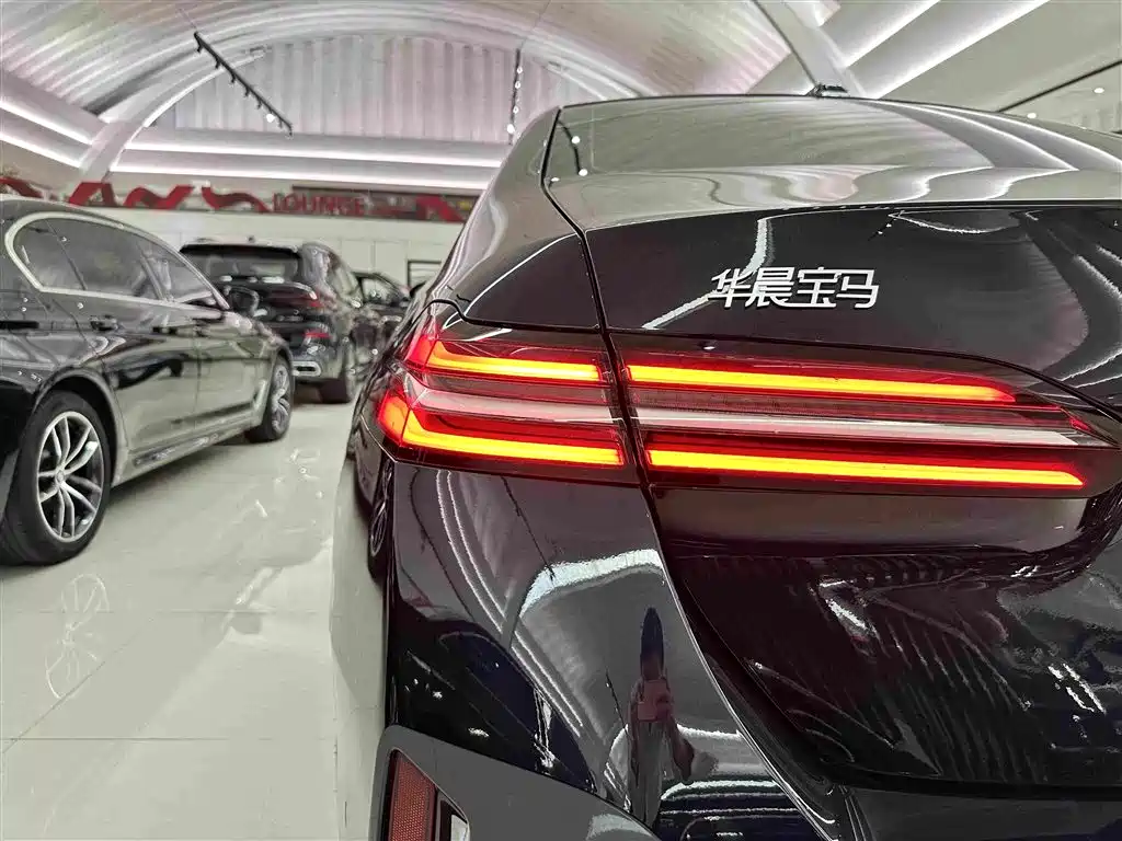BMW 5 Series — миниатюра 37