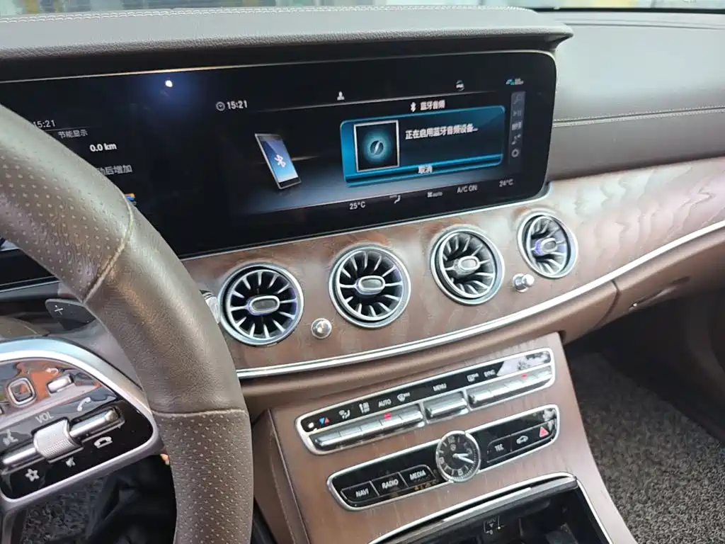 Mercedes-Benz E-Class — миниатюра 13
