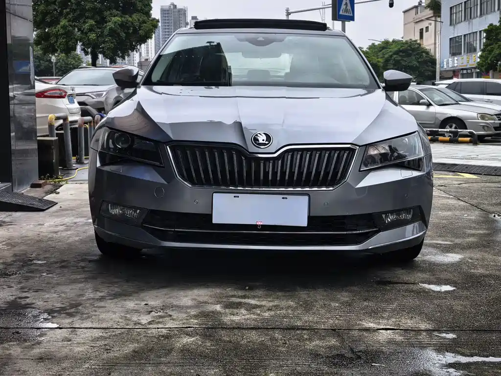 Skoda Superb — миниатюра 2