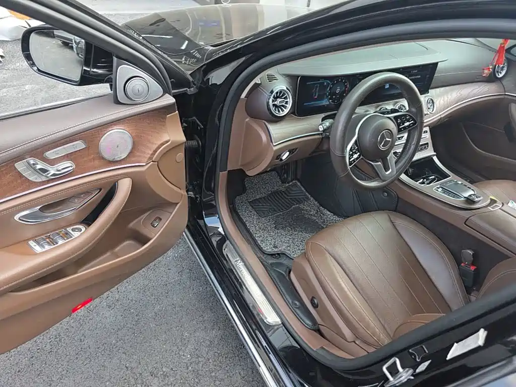 Mercedes-Benz E-Class — миниатюра 16