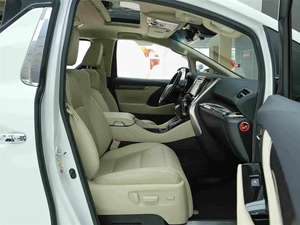 Toyota Vellfire — миниатюра 12