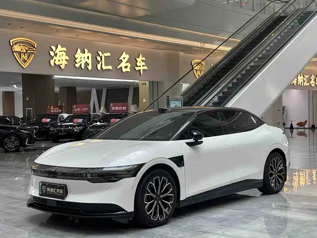 2025 Zeekr 007