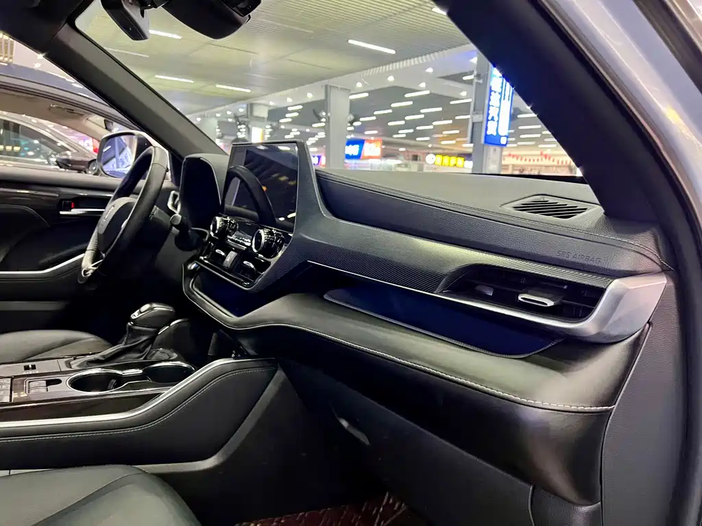 Toyota Crown Kluger — миниатюра 15
