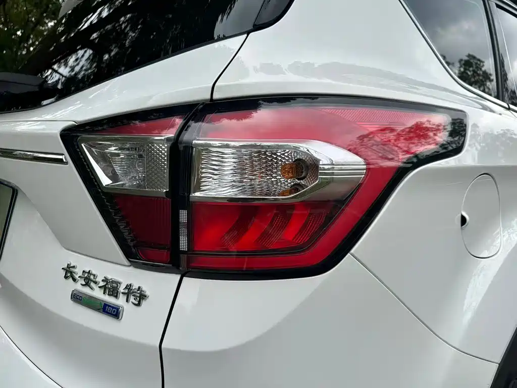 Ford Kuga — миниатюра 24