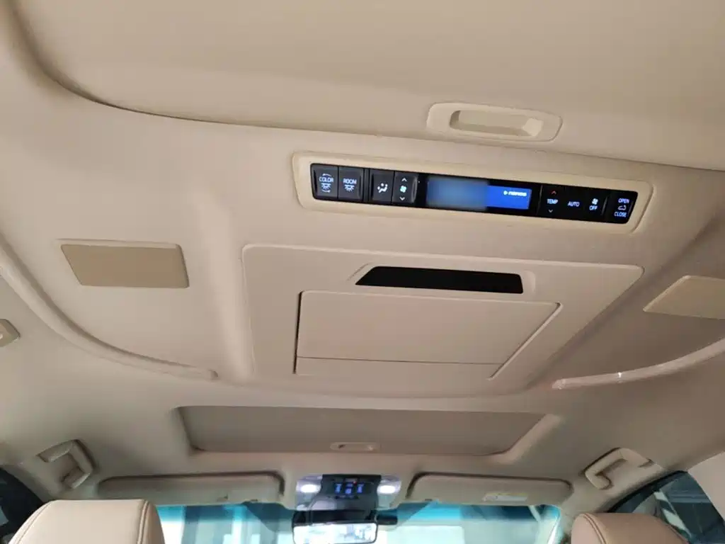 Toyota Alphard — миниатюра 18