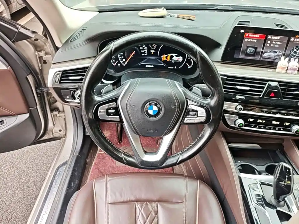 BMW 5 Series — миниатюра 11