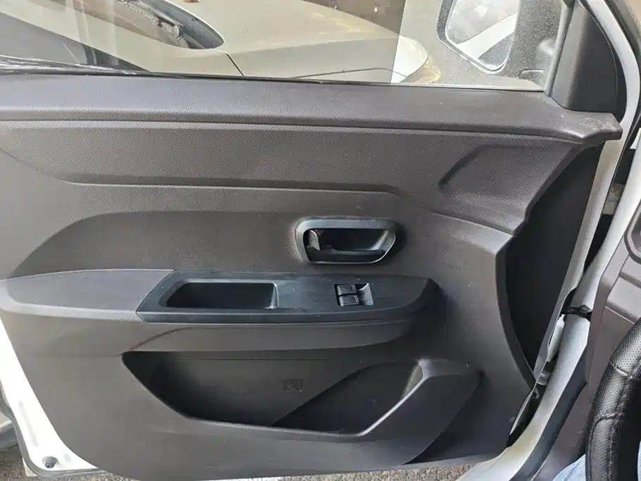 Wuling Hongguang V — миниатюра 7