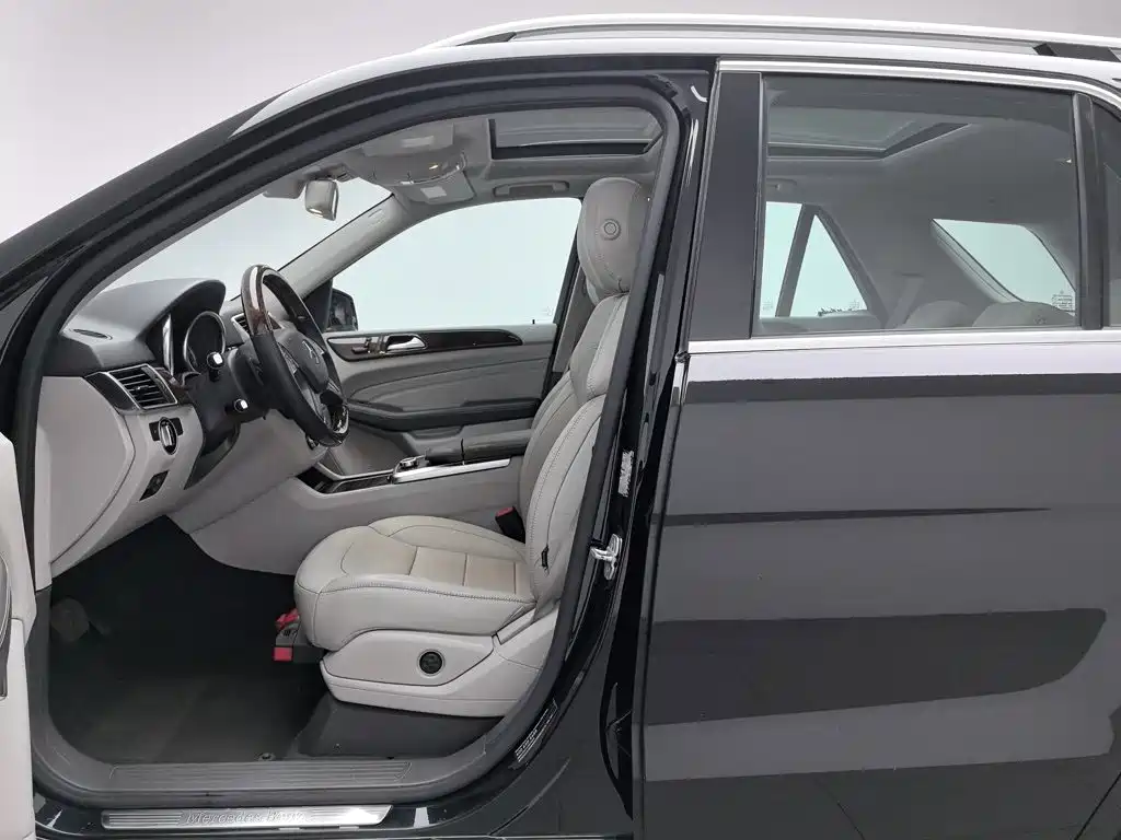 Mercedes-Benz M-Class — миниатюра 10