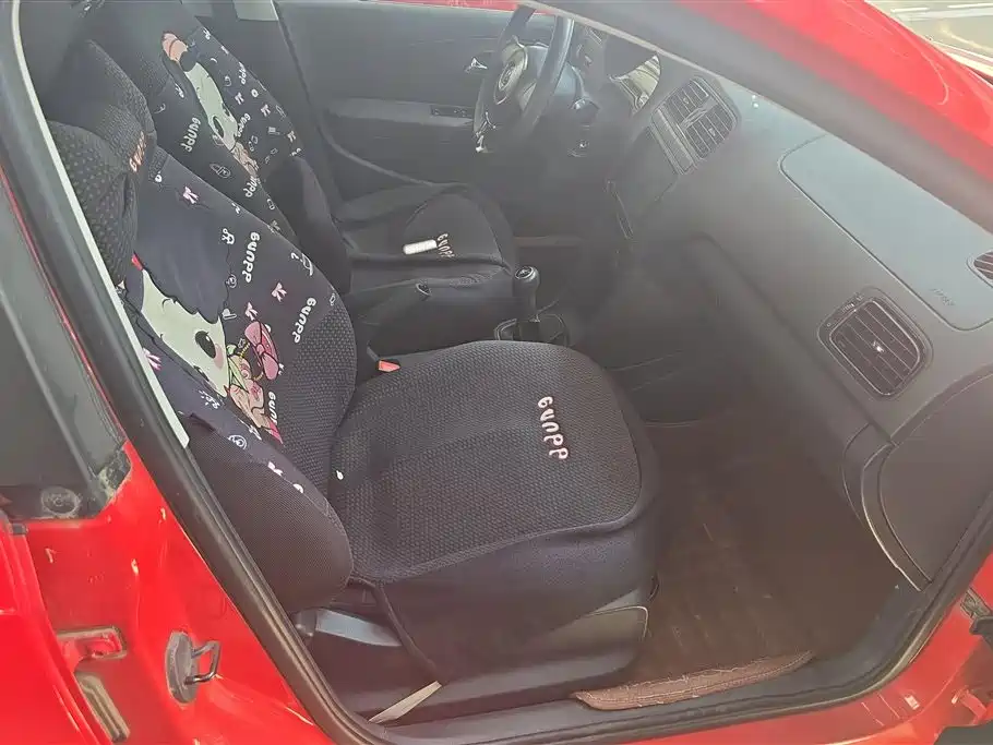 Volkswagen Polo 2011 1.4L MT