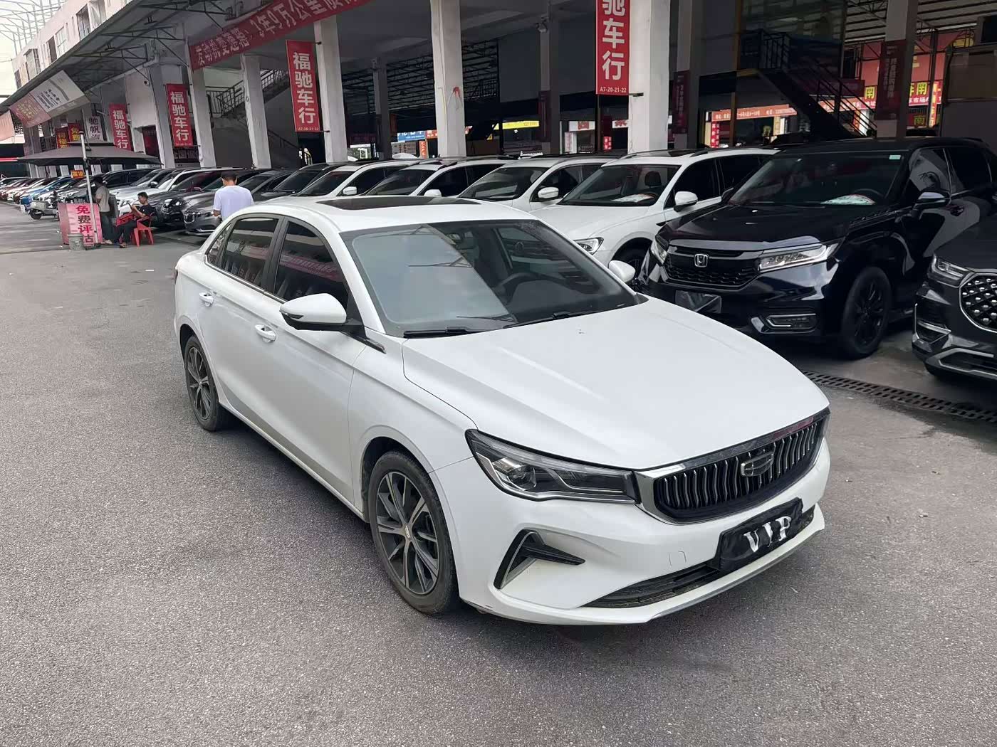 Geely Emgrand 1.5 л 2023 г. Белый, пробег 30000 км