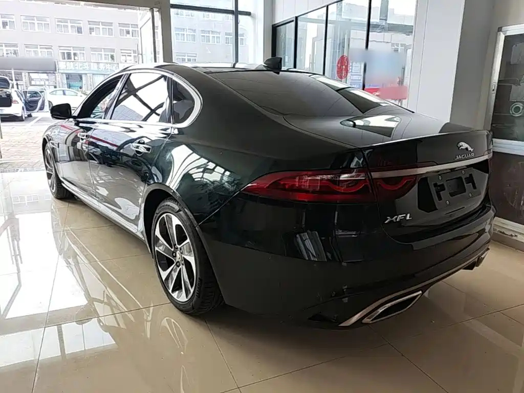 Jaguar XFL — миниатюра 5