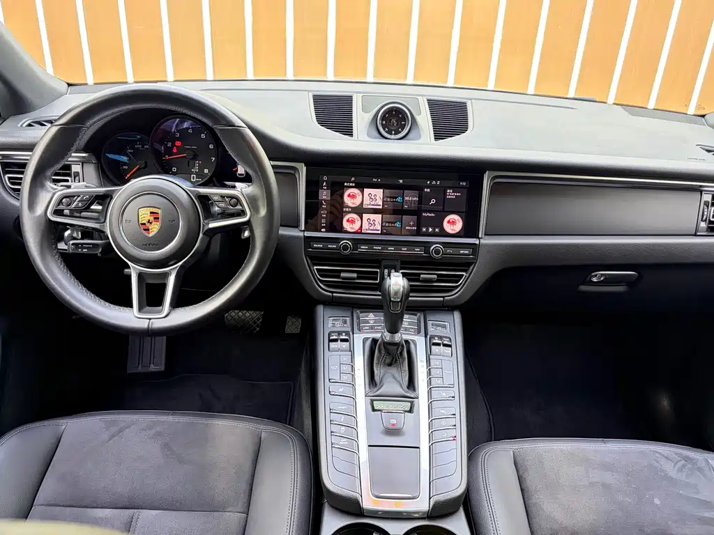 Porsche Macan — миниатюра 5