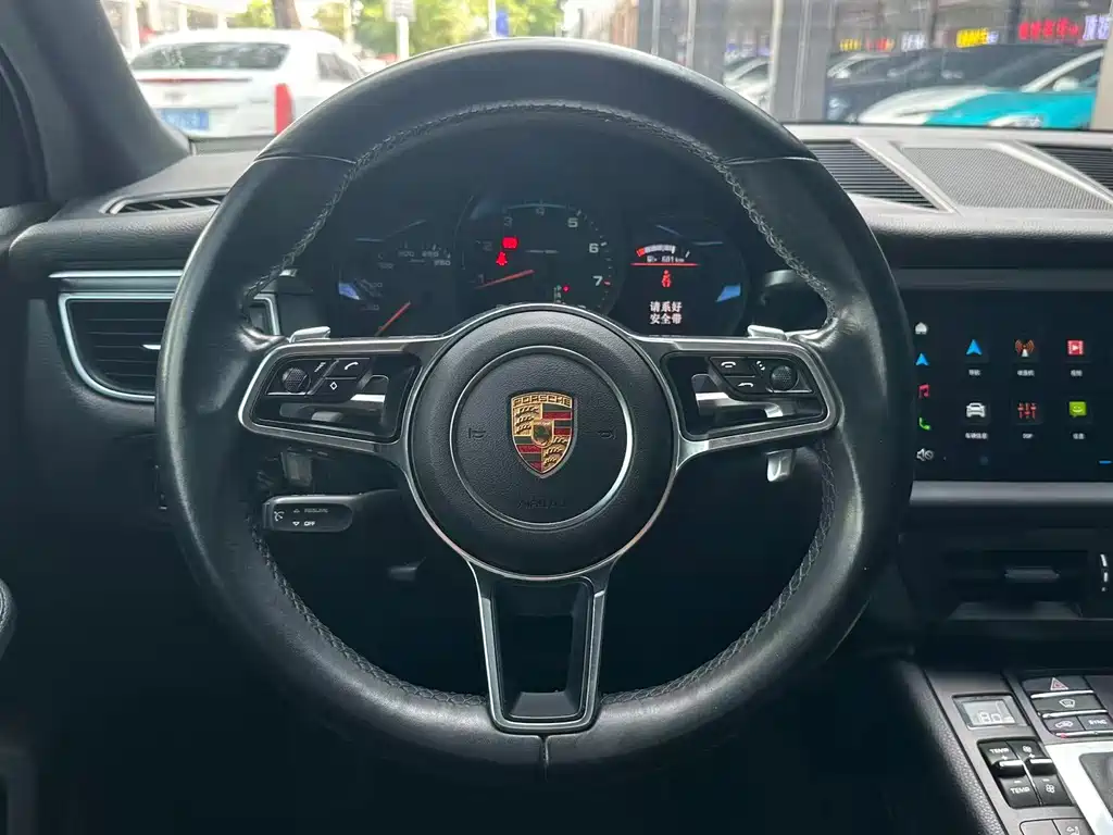 Porsche Macan — миниатюра 6