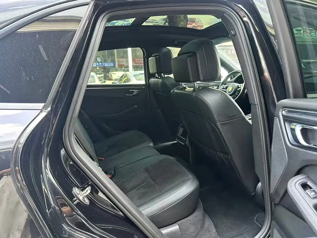 Porsche Macan — миниатюра 10